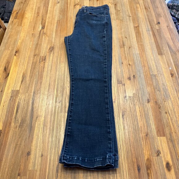 Levis Classic Boot dark denim high waisted 5 pocket stretch denim jean size 8 - Picture 1 of 6